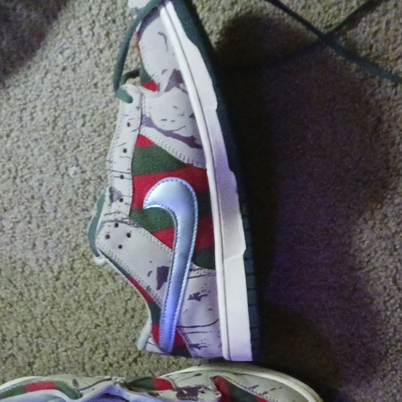 Nike - Picture 2 of 3